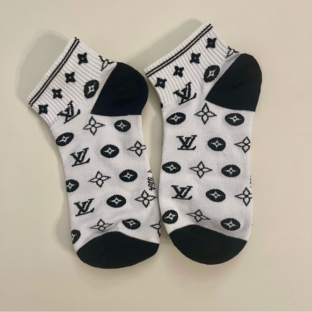 NWOT Monogram Print Ankle Socks - Black & White (Fits 5-7) - Picture 2 of 2